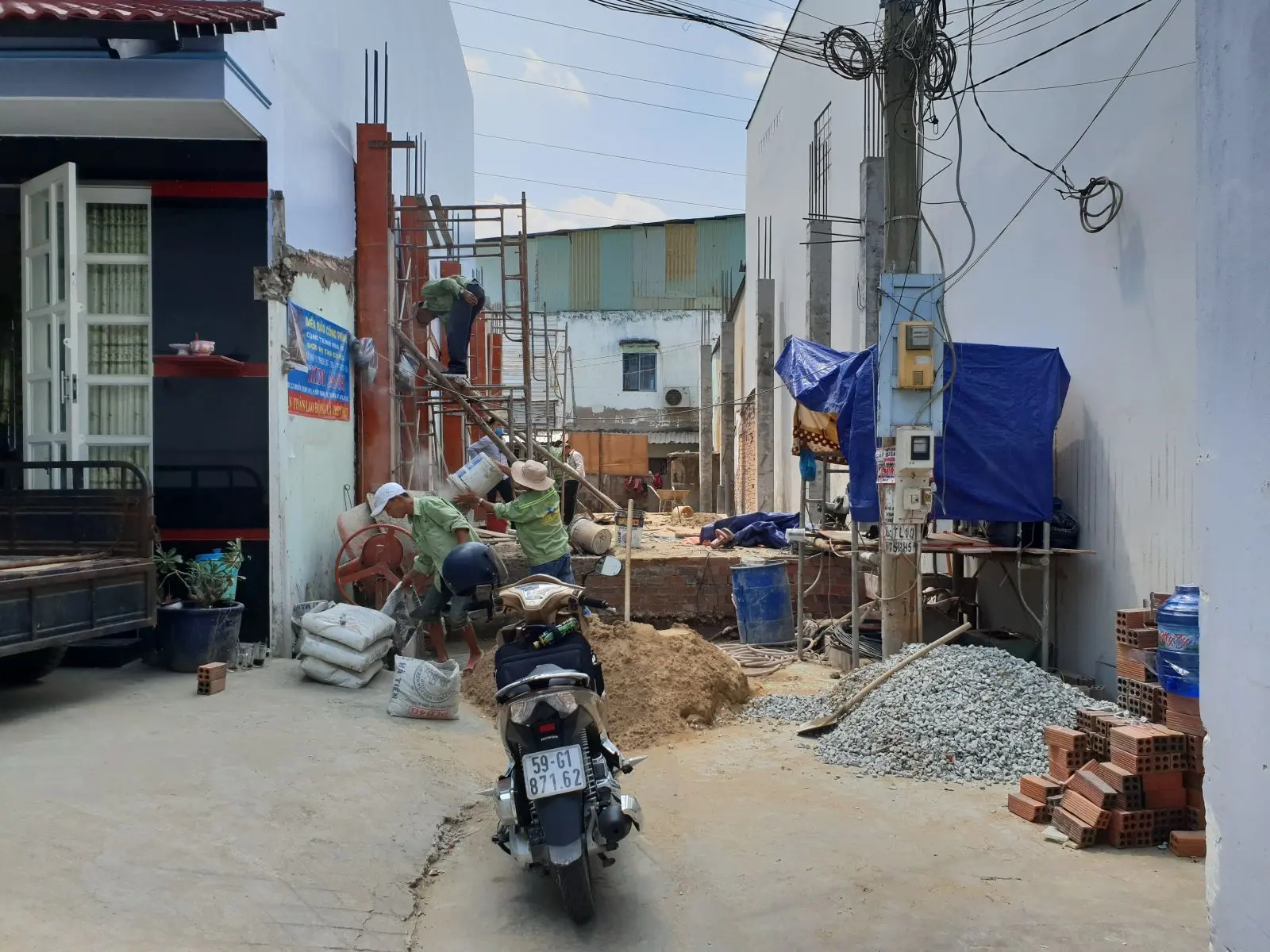 Thi c&ocirc;ng s&agrave;n trệt v&agrave; vật tư tập kết tại c&ocirc;ng tr&igrave;nh nh&agrave; phố T&acirc;n Tạo B&igrave;nh T&acirc;n &ndash; X&acirc;y Dựng Kim Anh