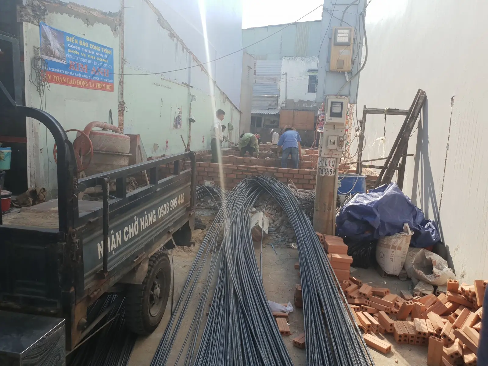Thi c&ocirc;ng m&oacute;ng v&agrave; tập kết cốt th&eacute;p nh&agrave; phố T&acirc;n Tạo B&igrave;nh T&acirc;n &ndash; Đội X&acirc;y Dựng Kim Anh x&acirc;y m&oacute;ng gạch