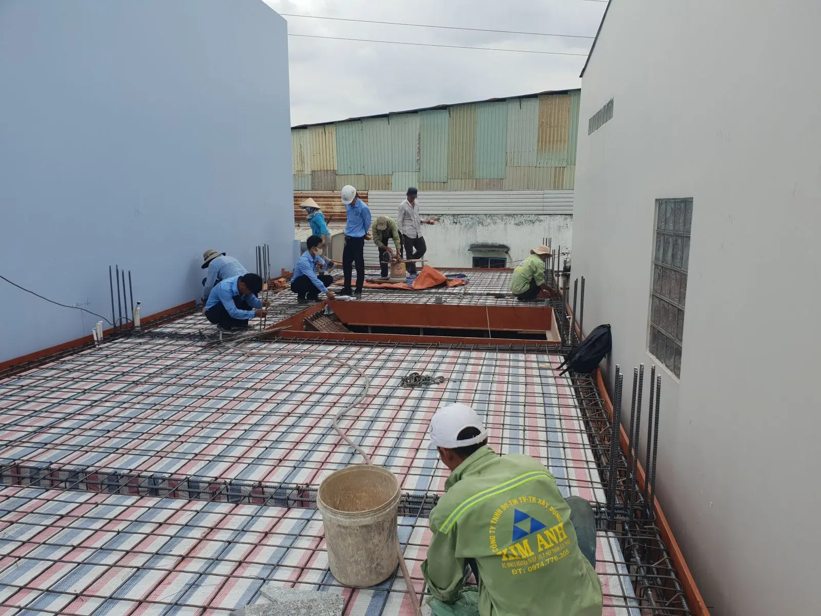 Đan th&eacute;p s&agrave;n lầu 1 nh&agrave; phố T&acirc;n Tạo B&igrave;nh T&acirc;n trước khi đổ b&ecirc; t&ocirc;ng &ndash; Đội X&acirc;y Dựng Kim Anh