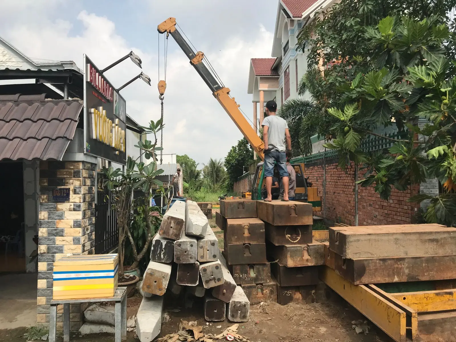 Kim Anh thi c&ocirc;ng &eacute;p cọc tr&ecirc;n nền đất yếu dự &aacute;n tại Long An