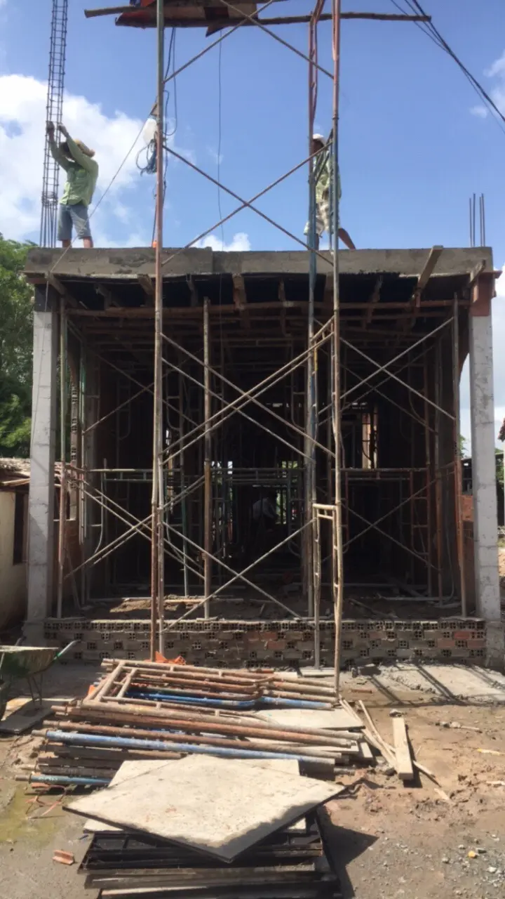 Thi c&ocirc;ng phần th&ocirc; đổ s&agrave;n lầu nh&agrave; 1 trệt 1 lầu m&aacute;i ng&oacute;i tại Đức H&ograve;a Long An