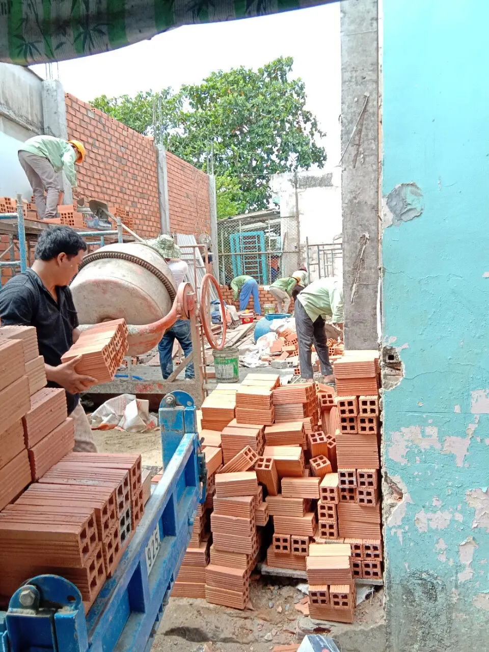 Thi c&ocirc;ng phần th&ocirc; kết cấu b&ecirc; t&ocirc;ng cốt th&eacute;p nh&agrave; phố Lạc Long Qu&acirc;n Quận 11 TP.HCM