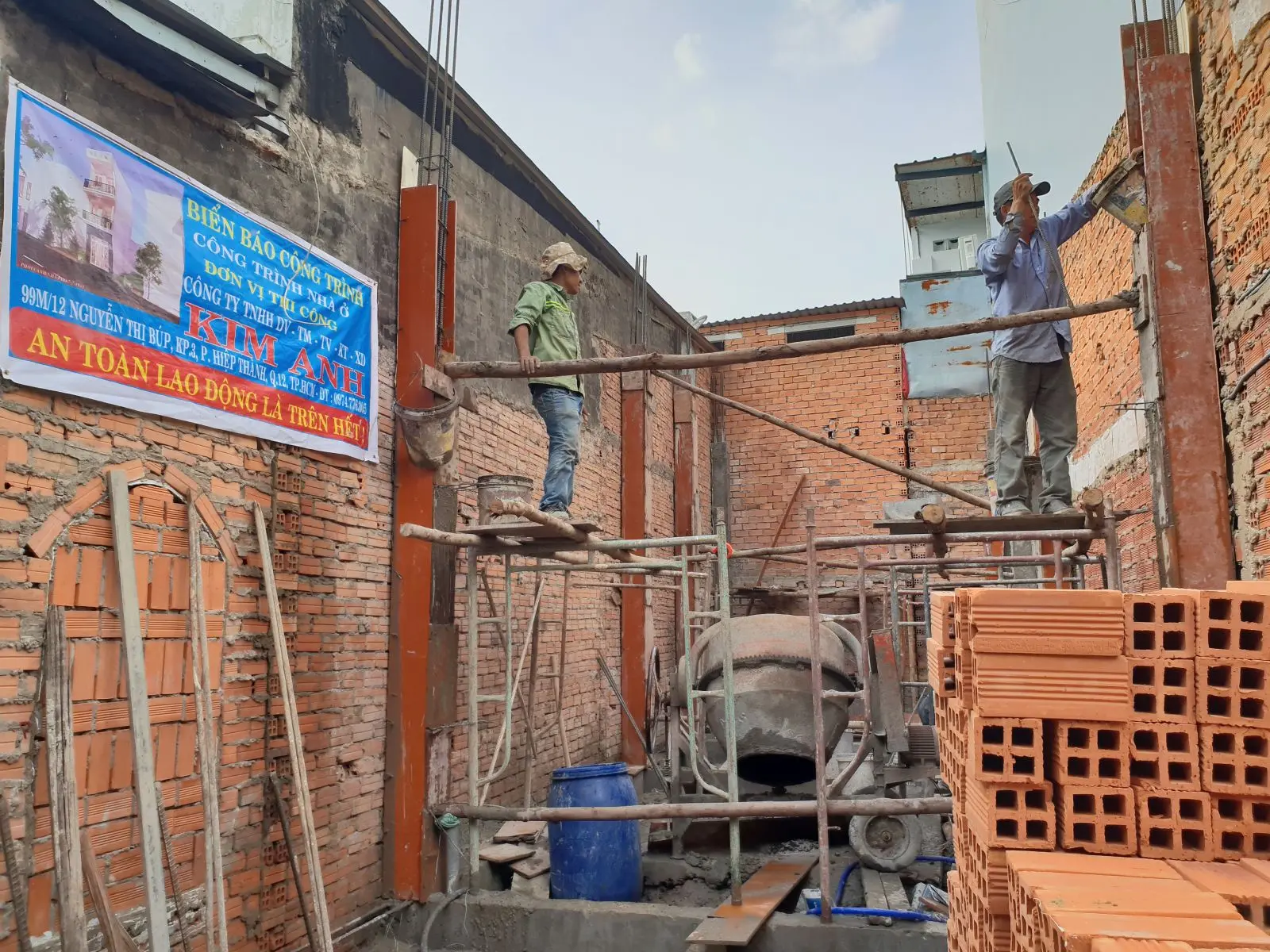Thi c&ocirc;ng phần th&ocirc; s&agrave;n trệt nh&agrave; phố T&acirc;n Ch&aacute;nh Hiệp Quận 12 &ndash; Đội X&acirc;y Dựng Kim Anh x&acirc;y tường gạch Tuynel