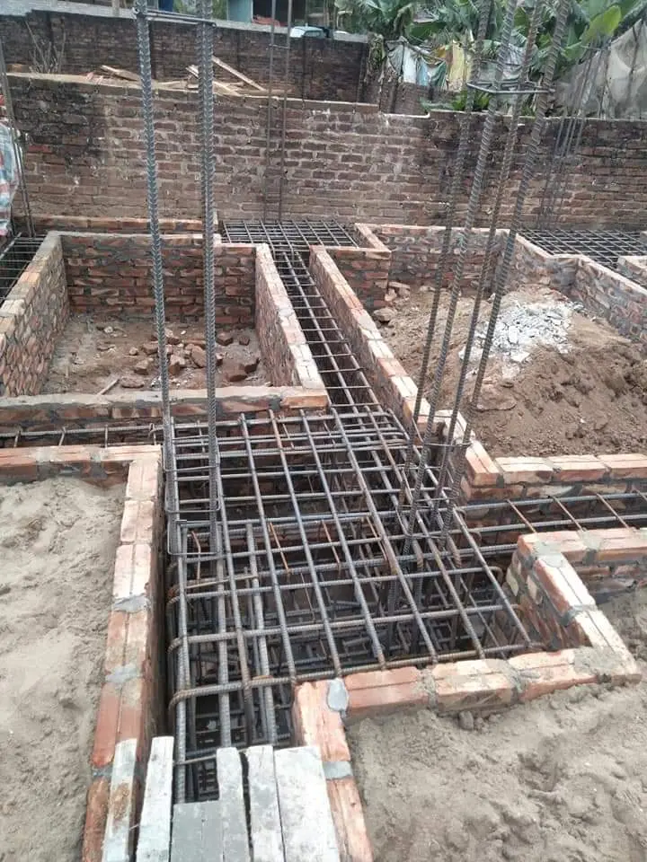 Bố tr&iacute; cốt th&eacute;p đ&agrave;i m&oacute;ng v&agrave; dầm m&oacute;ng nh&agrave; phố T&acirc;n Thới Nhất Quận 12 sau khi &eacute;p cọc