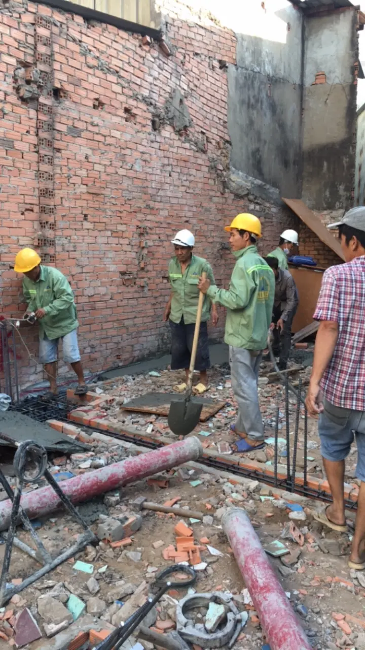Đổ b&ecirc; t&ocirc;ng m&oacute;ng nh&agrave; phố trọn g&oacute;i T&acirc;n Thới Nhất Quận 12 &ndash; C&ocirc;ng nh&acirc;n X&acirc;y Dựng Kim Anh thi c&ocirc;ng