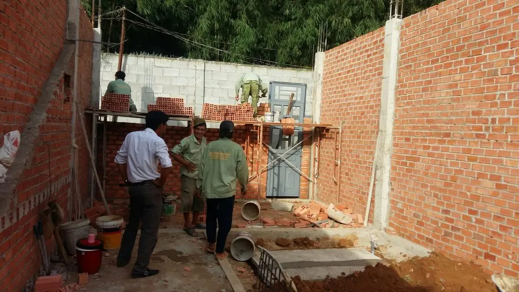 giai đoạn thi c&ocirc;ng phần th&ocirc; - x&acirc;y tường bao