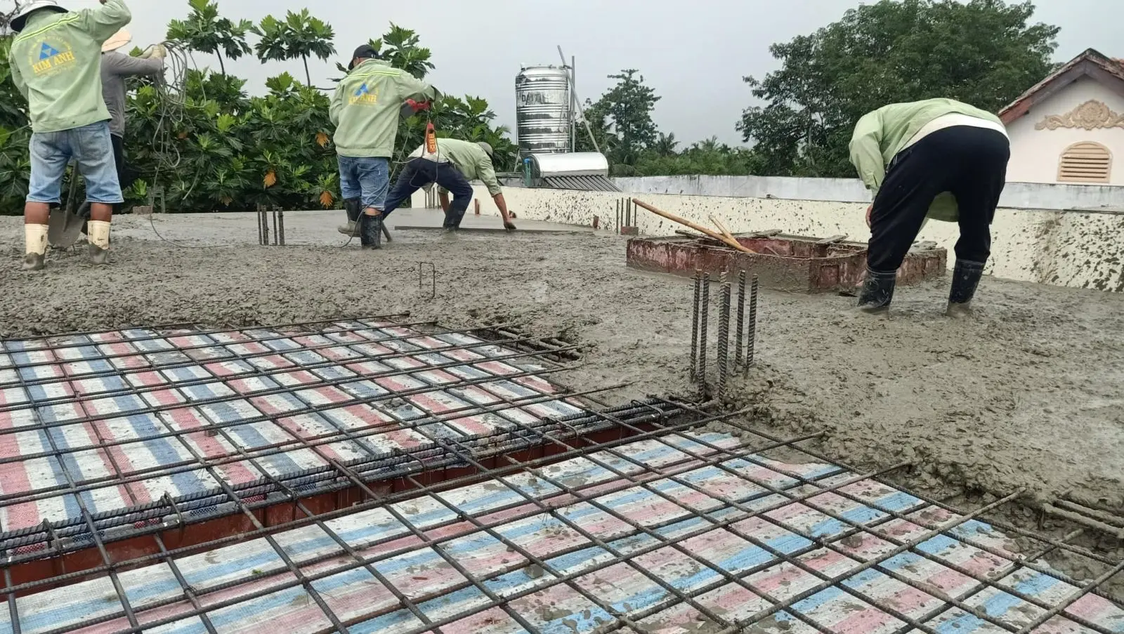 Đổ b&ecirc; t&ocirc;ng s&agrave;n lầu 1 đảm bảo chất lượng v&agrave; tiến độ