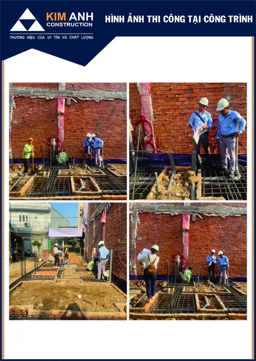 H&igrave;nh ảnh đội ngũ kỹ sư Kim Anh đang kiểm tra bản vẽ thiết kế mặt bằng c&ugrave;ng gia chủ tại c&ocirc;ng tr&igrave;nh