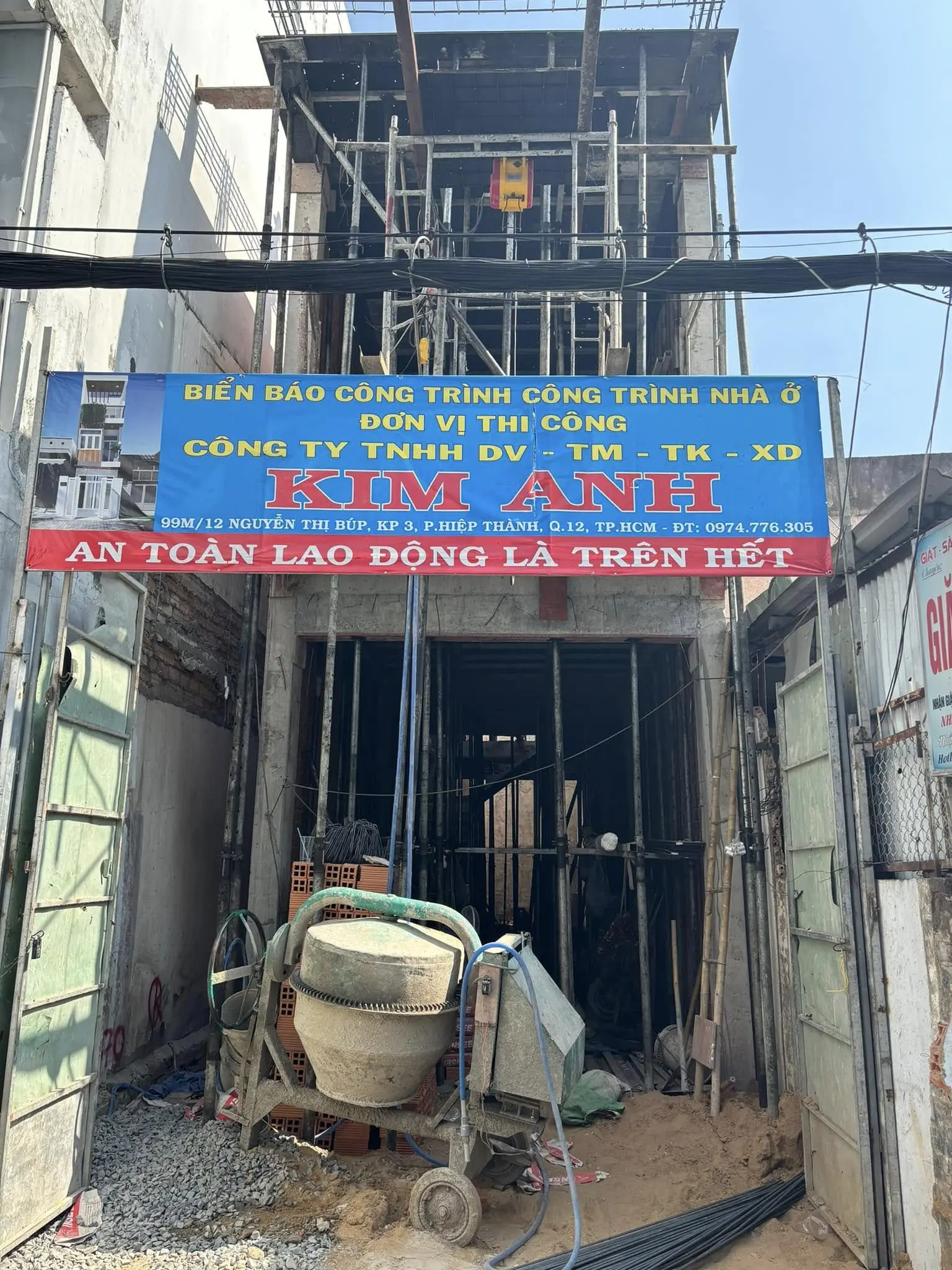 H&igrave;nh ảnh c&ocirc;ng nh&acirc;n ho&agrave;n th&agrave;nh kh&acirc;u x&acirc;y tường bao che tầng 2 - cột mốc để chủ nh&agrave; chuẩn bị giải ng&acirc;n đợt tiếp theo